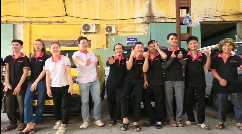 Đội ngũ vận chuyển và dàn xe tải giao hàng Công Ty Cường Quật tại Kho 727 Âu Cơ