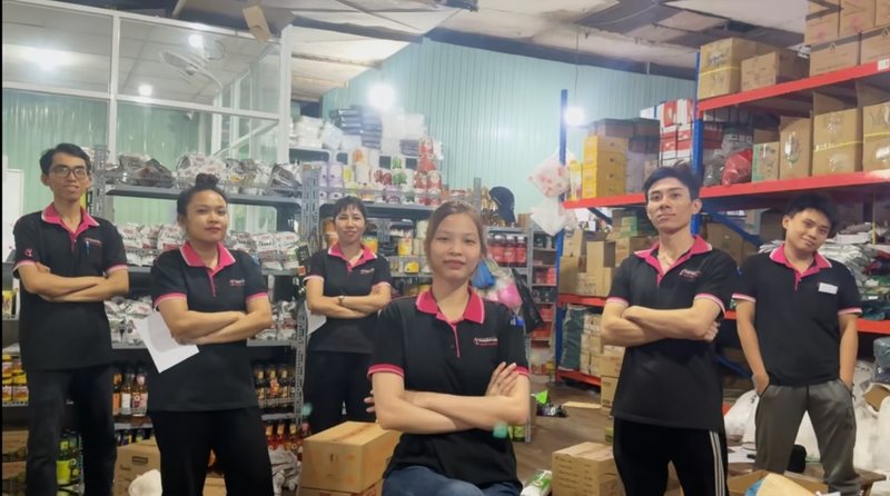 Đội ngũ điều phối đơn hàng và kệ kho 727 Âu Cơ